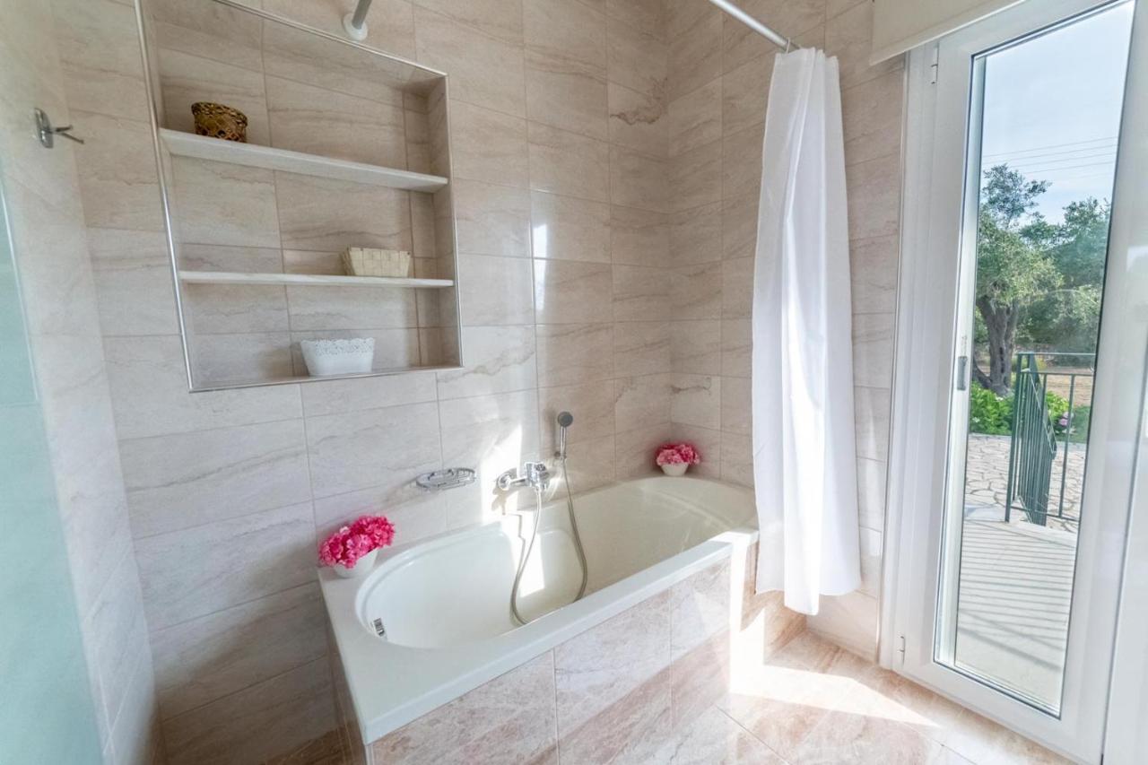 Villa Adonis CChalikounas Buitenkant foto