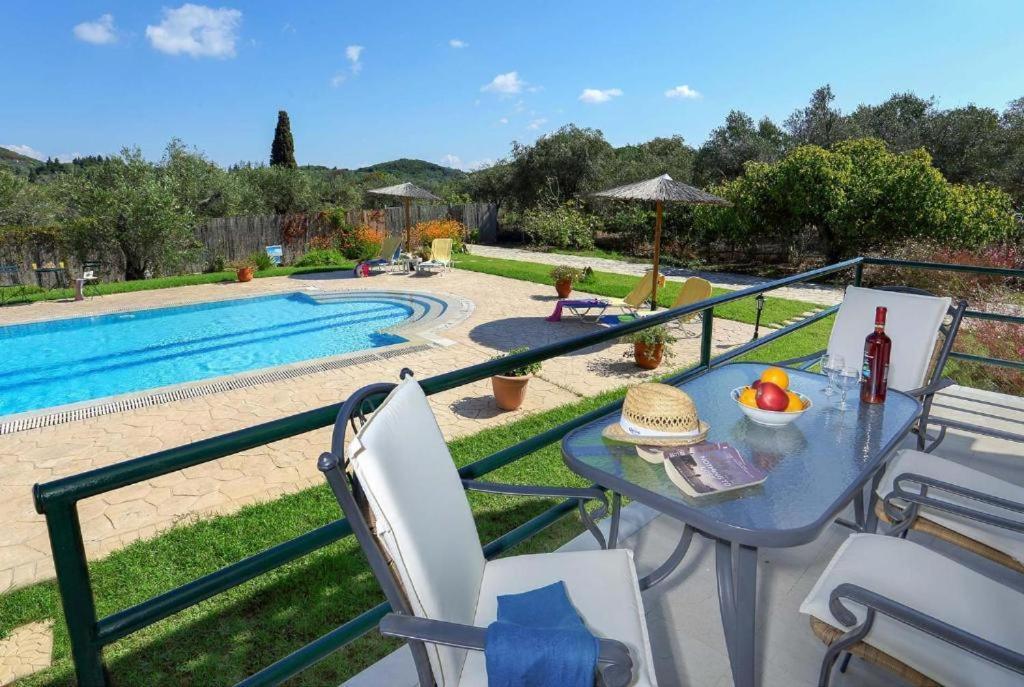 Villa Adonis CChalikounas Buitenkant foto